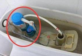 卫生间马桶上面为什么有两个大小不一的按钮