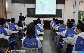 汝城一中袁利军老师在上教学观摩课